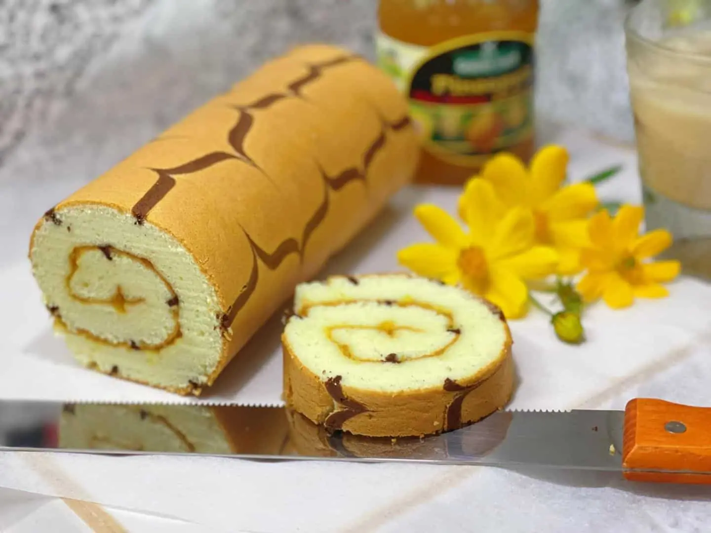 How Many Calories Are in Rolled Sponge Cake