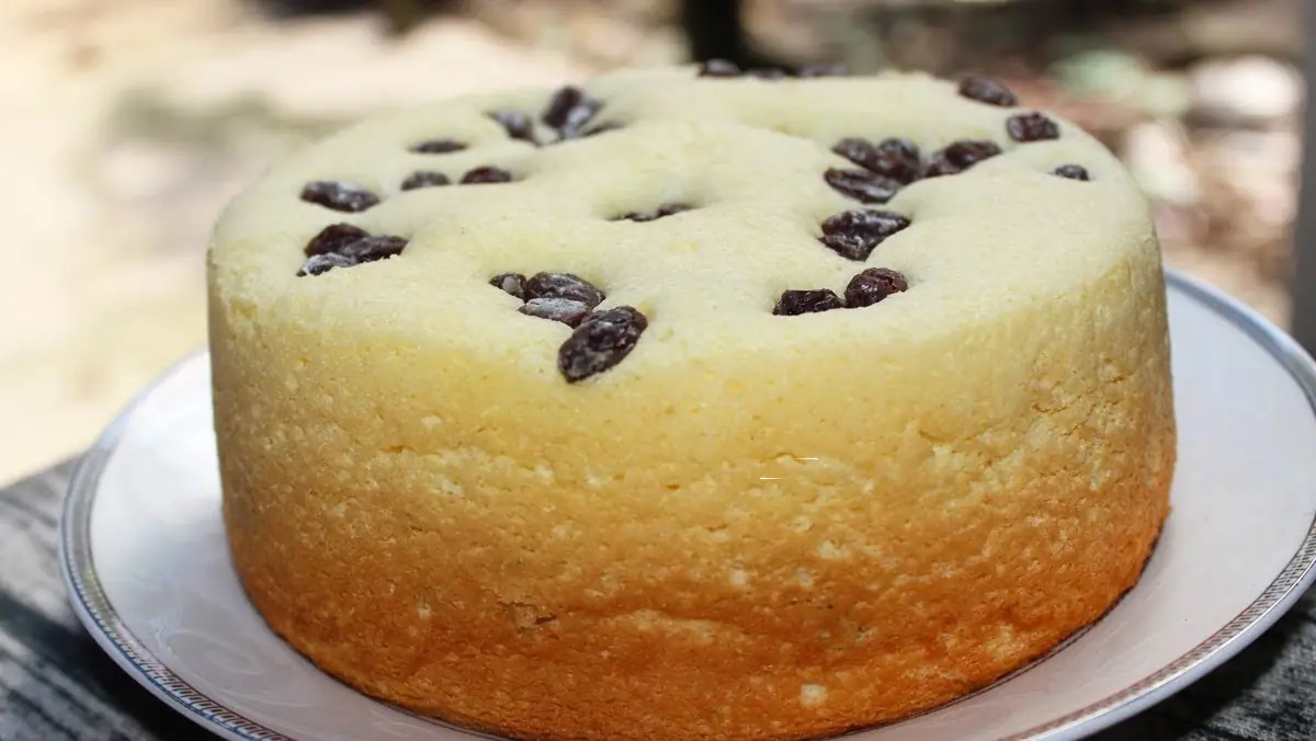 How Many Calories Are in a Grape Sponge Cake